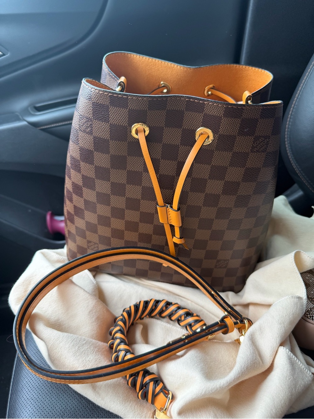 Like new louis vuitton neonoe mm